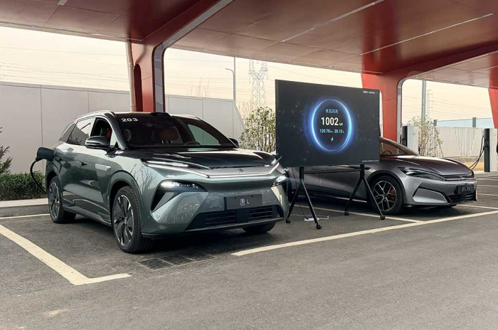 BYD Super e-Platform Tawarkan Teknologi Charging Lebih Cepat