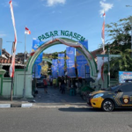 Antrean Panjang Di Pasar Ngasem Jogja, Demi Bubur Tujuh Warna