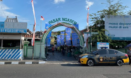 Antrean Panjang Di Pasar Ngasem Jogja, Demi Bubur Tujuh Warna