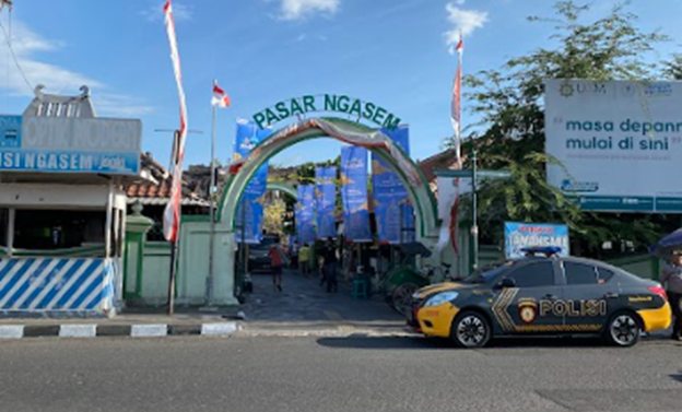 Antrean Panjang Di Pasar Ngasem Jogja, Demi Bubur Tujuh Warna