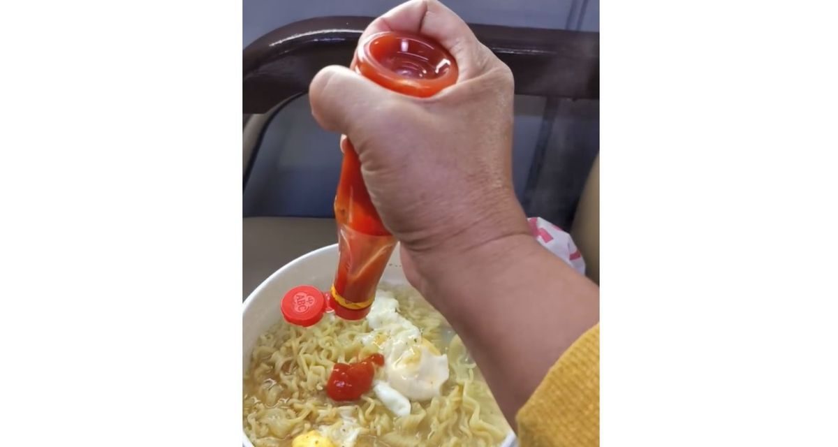 Viral Penumpang KAI Masak Mi Instan Pakai Panci Listrik Di Kereta