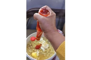 Viral Penumpang KAI Masak Mi Instan Pakai Panci Listrik Di Kereta
