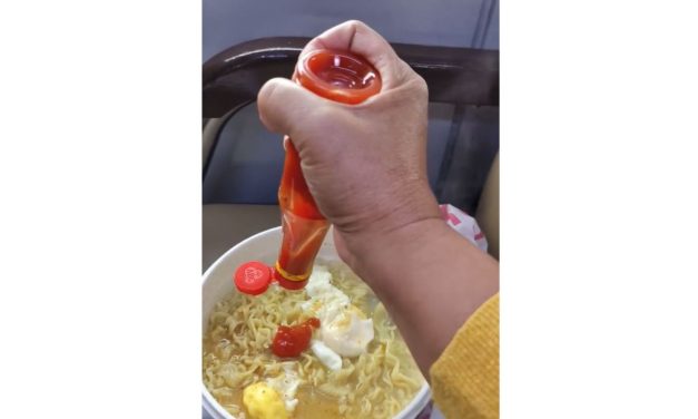 Viral Penumpang KAI Masak Mi Instan Pakai Panci Listrik Di Kereta