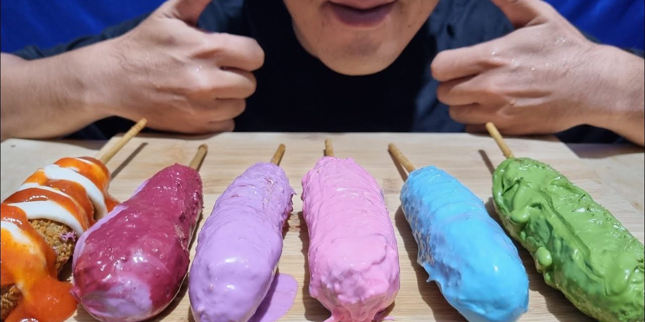 Corndog Pelangi Isian Cokelat Lumer Jadi Incaran Anak Sekolah