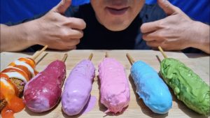 Corndog Pelangi Isian Cokelat Lumer Jadi Incaran Anak Sekolah