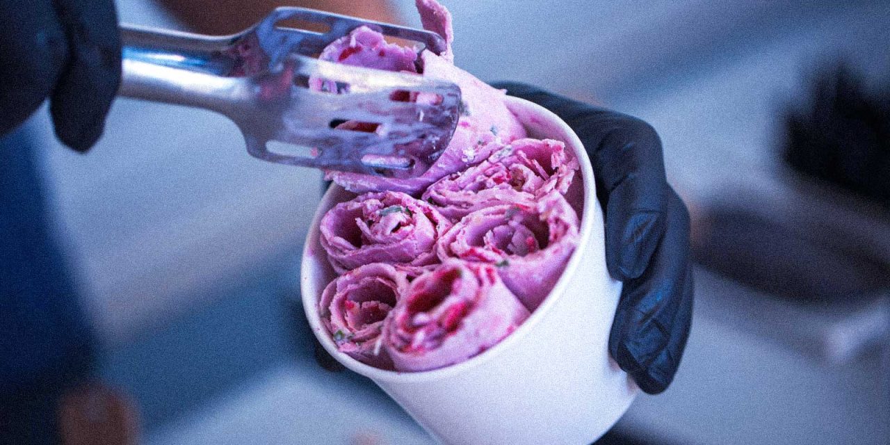 Es Krim Gulung Modern: Kembali Jadi Magnet Pengunjung Mall