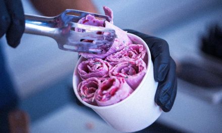 Es Krim Gulung Modern: Kembali Jadi Magnet Pengunjung Mall