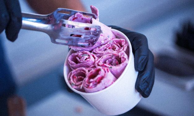 Es Krim Gulung Modern: Kembali Jadi Magnet Pengunjung Mall