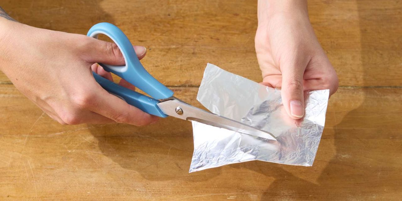 Cara Menajamkan Gunting Dapur Tumpul Dengan Aluminium Foil