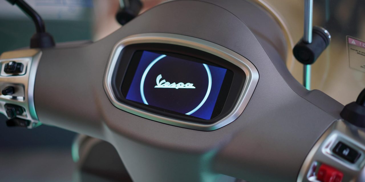 Vespa GTS Super Tech 300 Update Dashboard TFT Layar Sentuh