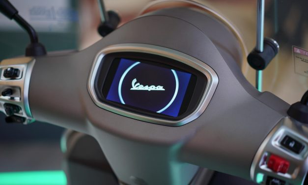 Vespa GTS Super Tech 300 Update Dashboard TFT Layar Sentuh