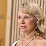 Pamela Anderson Dobrak Standar Kecantikan Tanpa Makeup