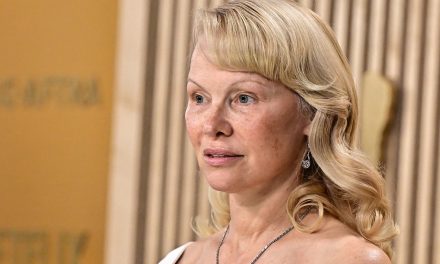 Pamela Anderson Dobrak Standar Kecantikan Tanpa Makeup