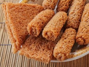 Menikmati Kue Karasi Khas Wakatobi Dicetak Pakai Batok Kelapa