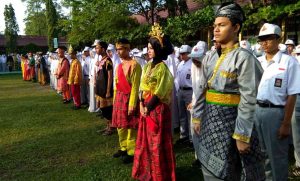Kemendikbudristek Luruskan Isu Pakaian Adat Seragam Sekolah