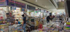 Tren Secondhand Bookseller: Berburu Buku Bekas Hemat & Hijau