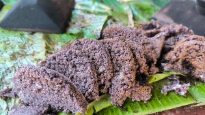 Mengenal Dange Pangkep: Camilan Ketan Hitam Bakar Tungku