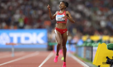 Winfred Yavi Sabet Medali Emas 3000m Steeplechase Putri