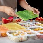 Trik Bersihkan Kotak Bekal Plastik Pakai Bubuk Mustard