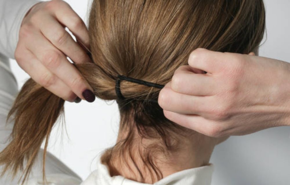 Bahaya Mengikat Rambut Saat Masih Setengah Basah