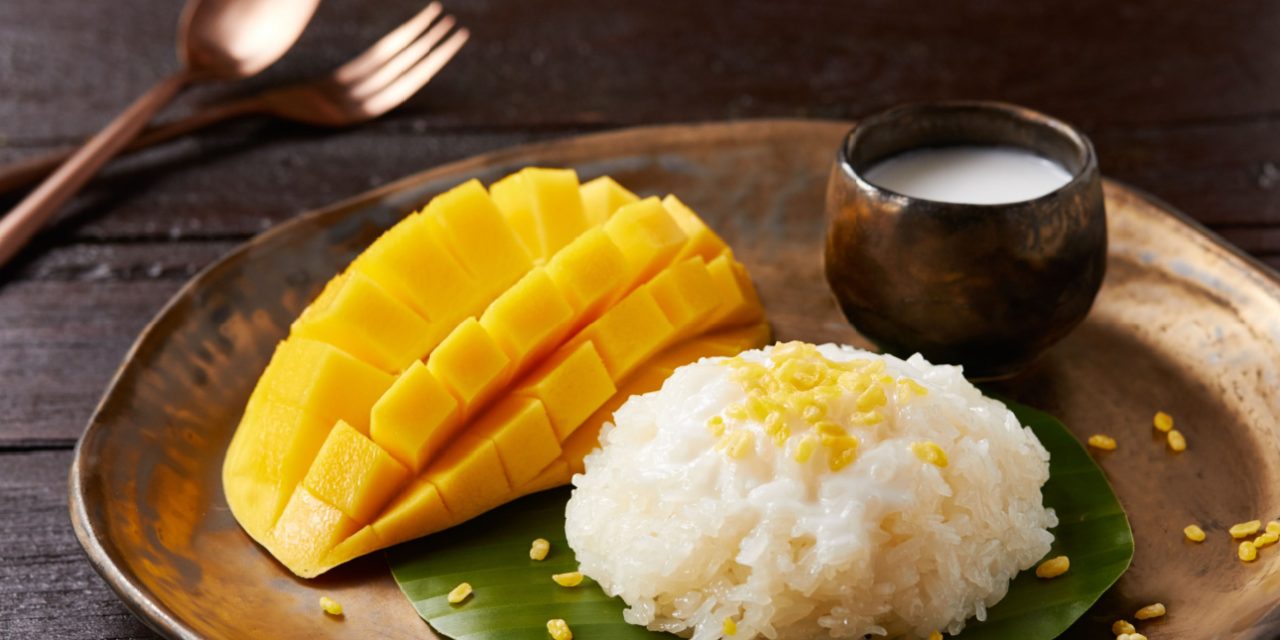 Menjajal Sticky Rice Mango Berkuah Santan Kental Dan Mangga